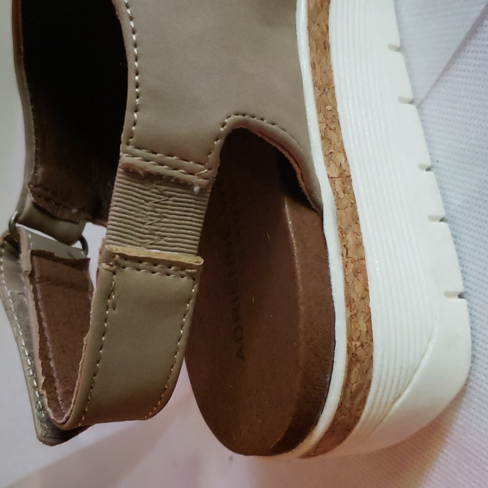 Adrienne Vittadini Sport Beige Summer Sandals 7.5 - Picture 9 of 15